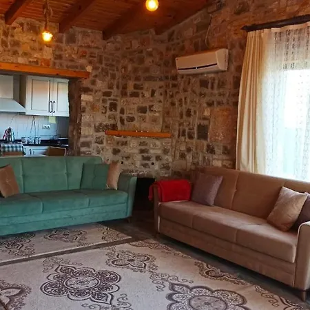 Tas Ev Φετιγιέ